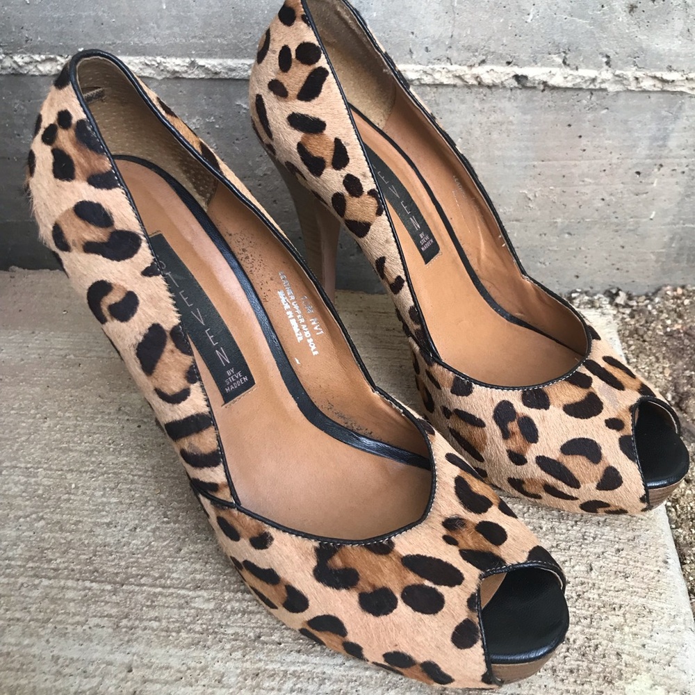 Size 10 pep toe heals. Leopard print Steve Madden.